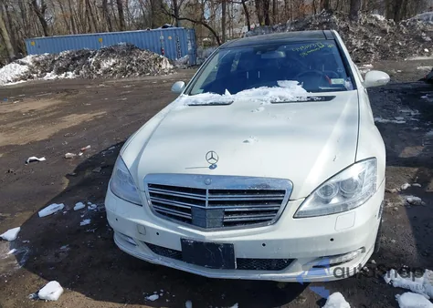 2008 Mercedes-Benz S 550 4Matic z USA, uszkodzony, nr VIN WDDNG86X38A200063